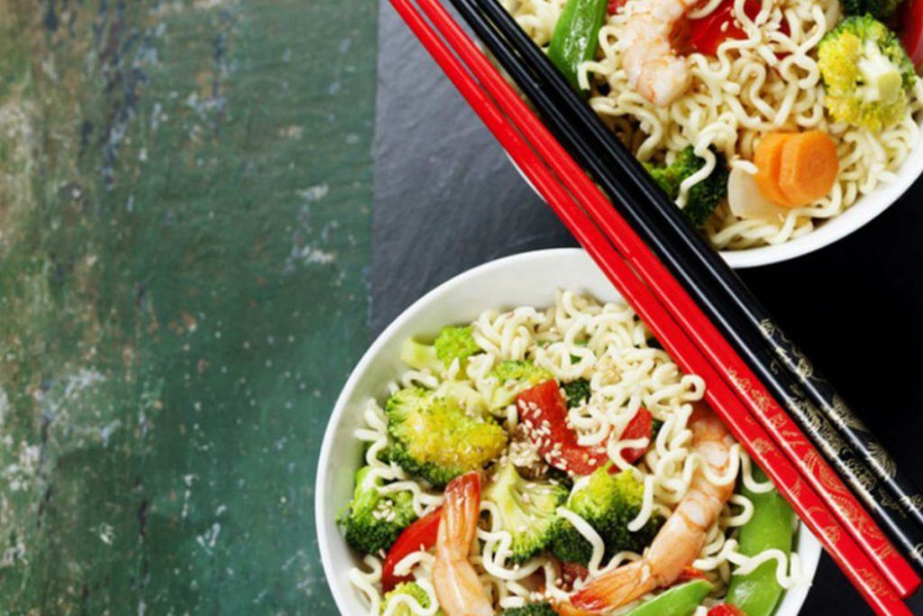 dieta per ipertensione, spaghetti di soia con verdure