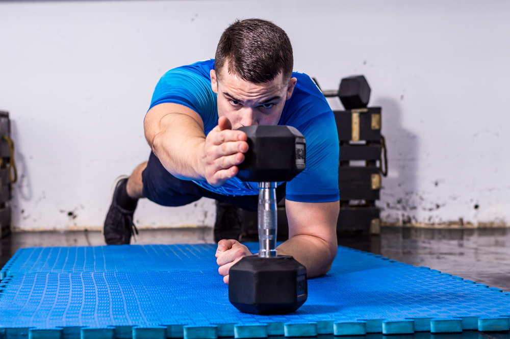 plank con elevazione braccia: challenge plank