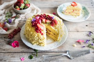 Torta mimosa alle fragole: la ricetta con la crema