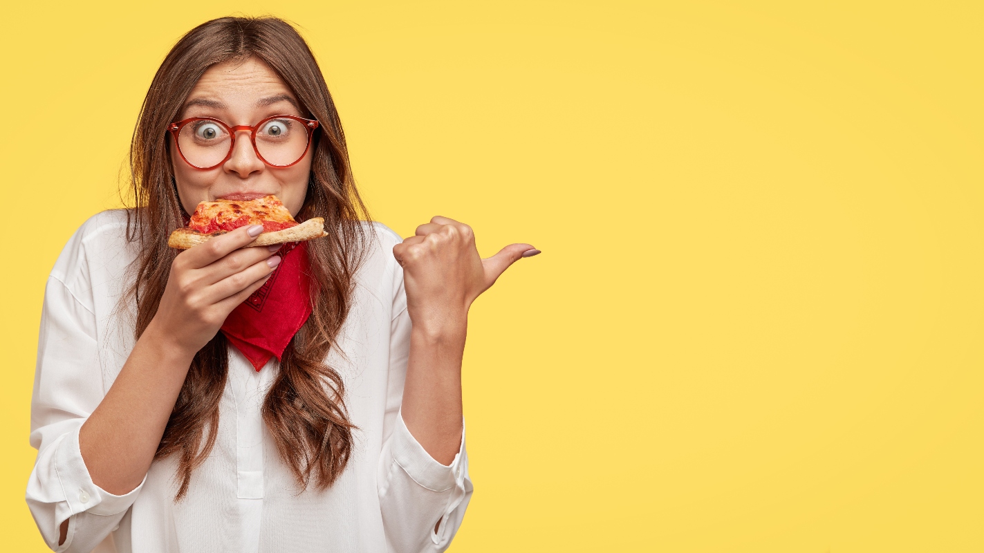 come sgonfiare la pancia: masticare piano