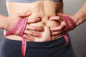 Grasso addominale: cos’è, cause, dieta, esercizi e rimedi per eliminarlo