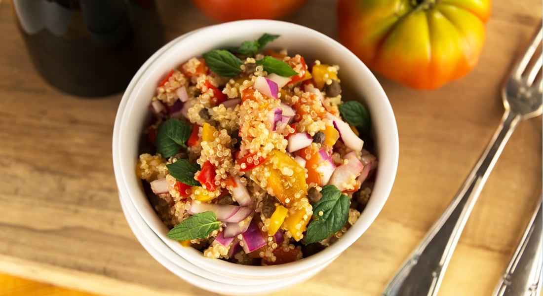 Insalata di quinoa con pomodorini senza glutine, gustosa e light