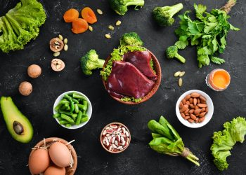 uova, verdure, carne rossa, avocado...tanti alimenti ricchi di ferro