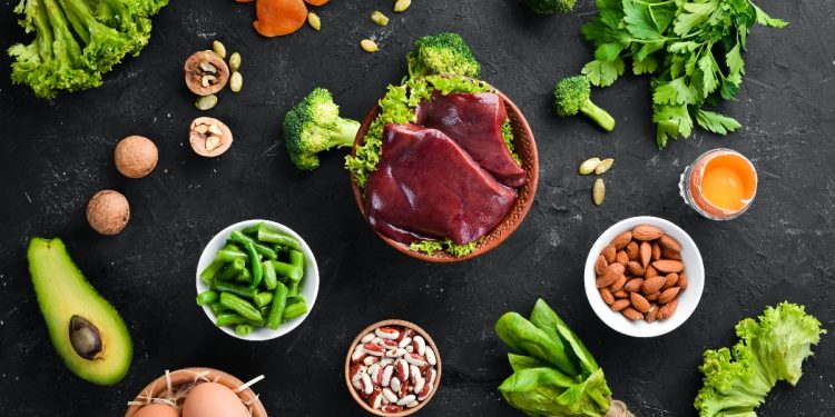 uova, verdure, carne rossa, avocado...tanti alimenti ricchi di ferro