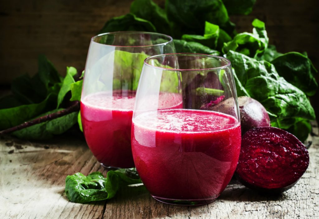 Smoothie energetico con barbabietole, carote e spinaci 1 smoothie energetico con barbabietola