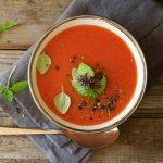 gazpacho con spiedini di melanzane, una ricetta golosa