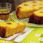 La ricetta della torta all'ananas e vaniglia light e gluten free.