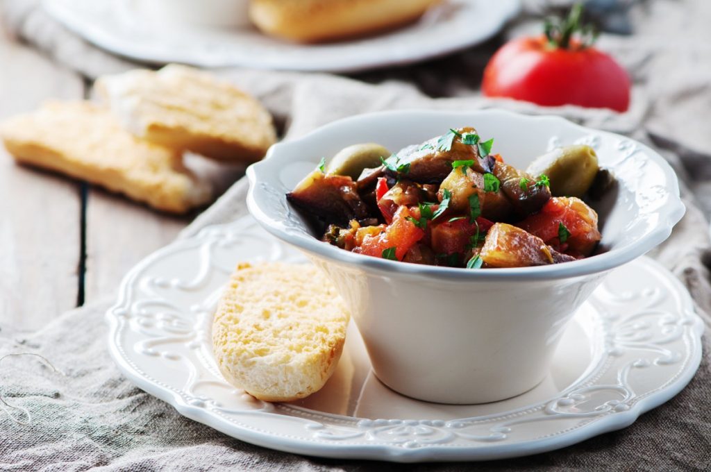 Caponata light con melanzane, olive e capperi 1 caponata light