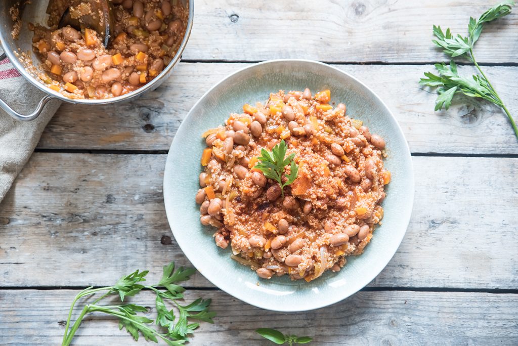 chili vegetariano servi