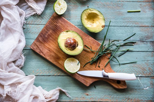 gamberetti salsa avocado preparazione 2