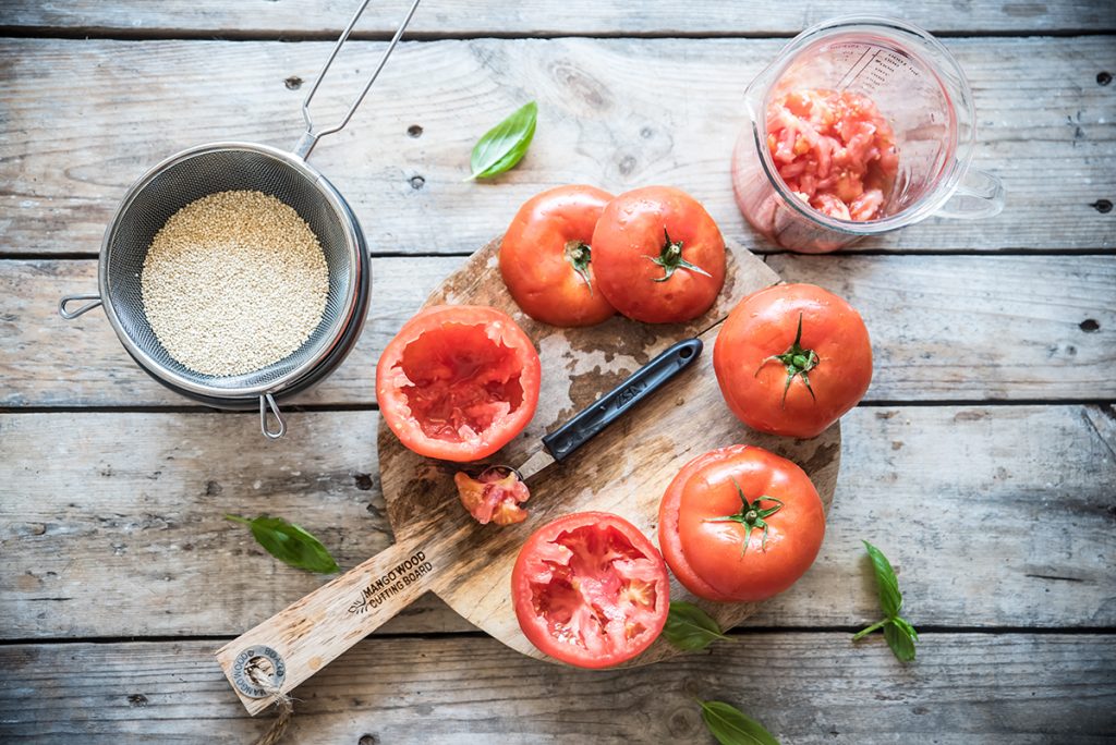 pomodori crudi ripieni di quinoa