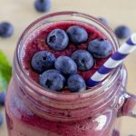 smoothie ai mirtilli, una bevanda rinfrescante e nutriente