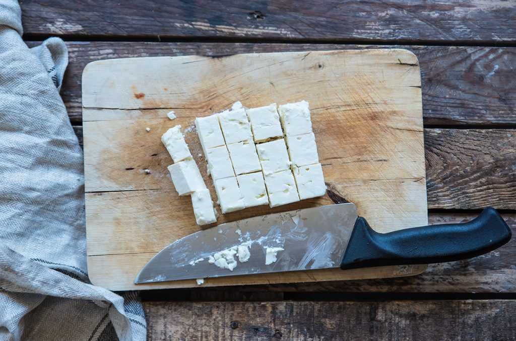 spiedini di anguria e feta, come tagliare la feta