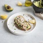Crostini crema avocado germogli