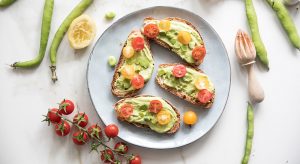 Bruschette con hummus di fave