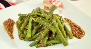 Fagiolini croccanti con salsa di sesamo
