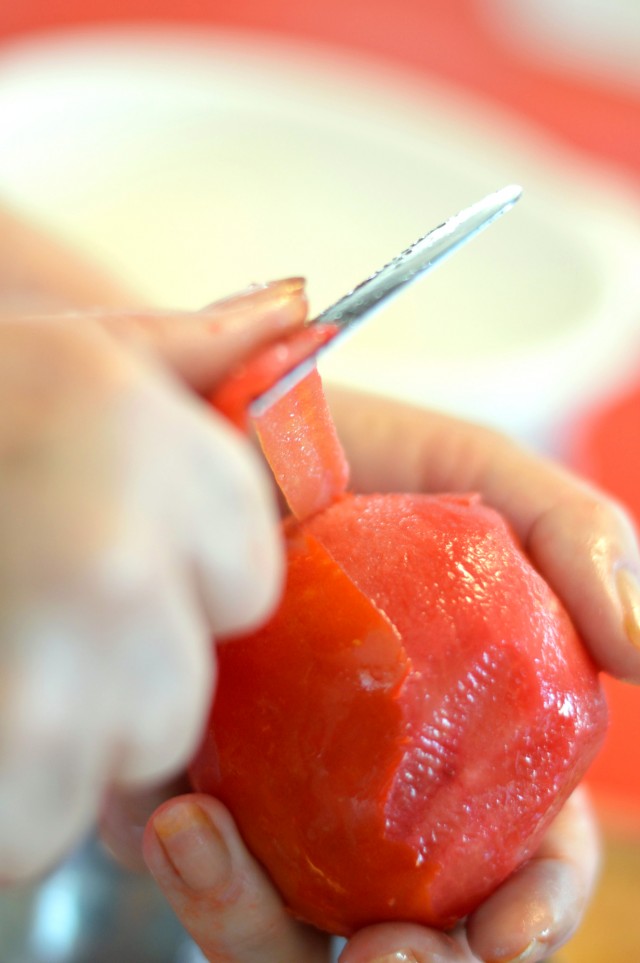 polpa di pomodoro a pezzi, pelare i pomodori