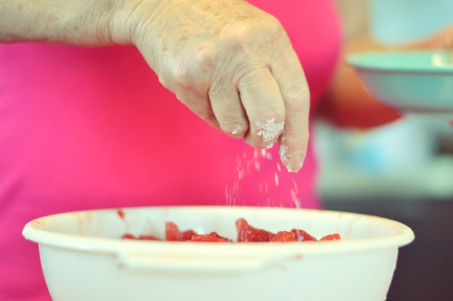 polpa di pomodoro a pezzi, metti il sale