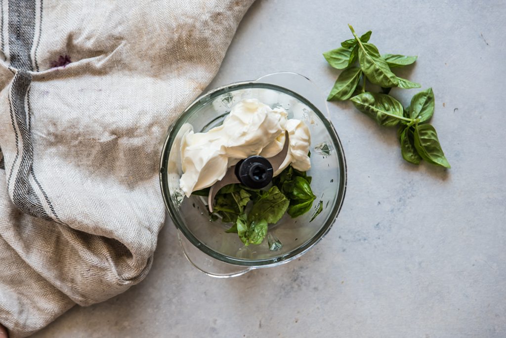 spiedini di verdure, come fare la salsa al basilico