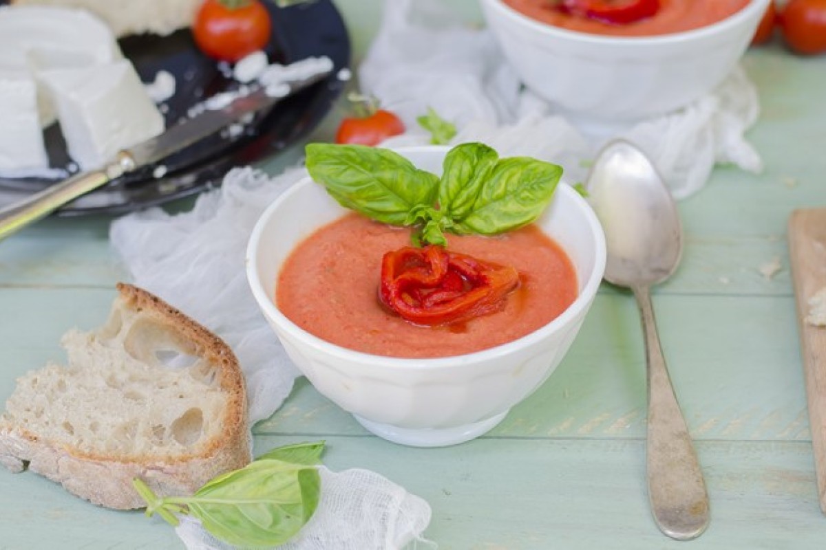 zuppa fredda pomodoro e peperoni