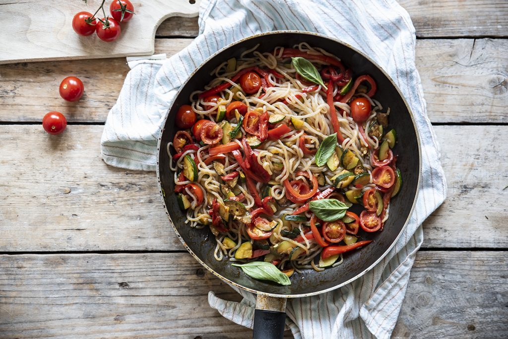 Noodles di konjac cuoci in padella