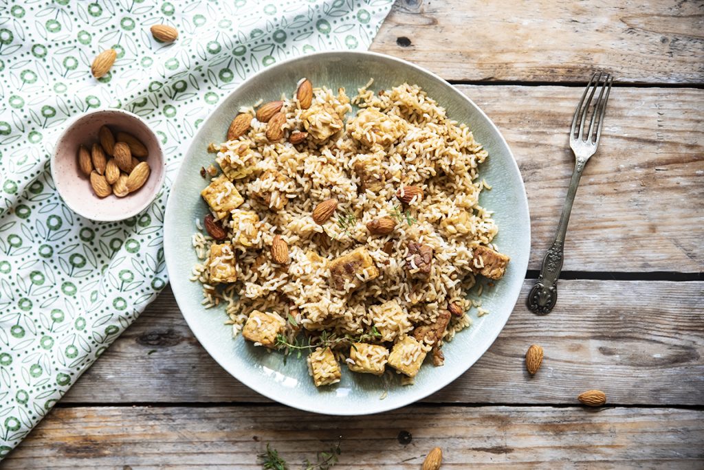 Tempeh con riso basmati e mandorle