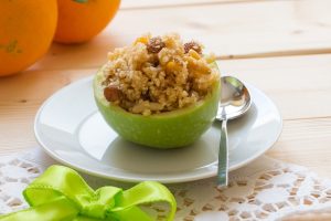 Mele ripiene con miele, frutta secca e canditi