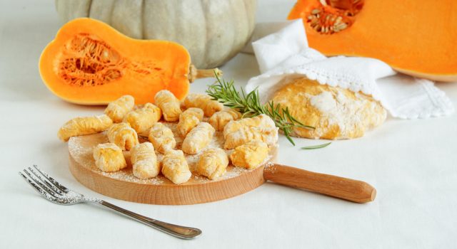 gnocchi-di-zucca-pesto-di-noci-ricetta-