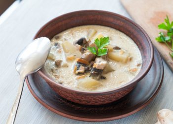 zuppa di patate e funghi