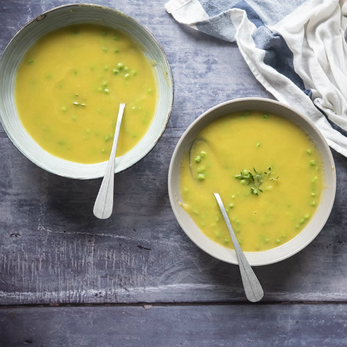 Zuppa di indivia allo zafferano con piselli