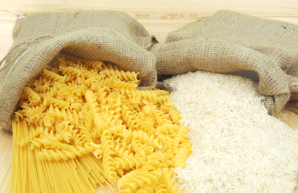 trucchi per mangiare sano, riso e pasta a confronto