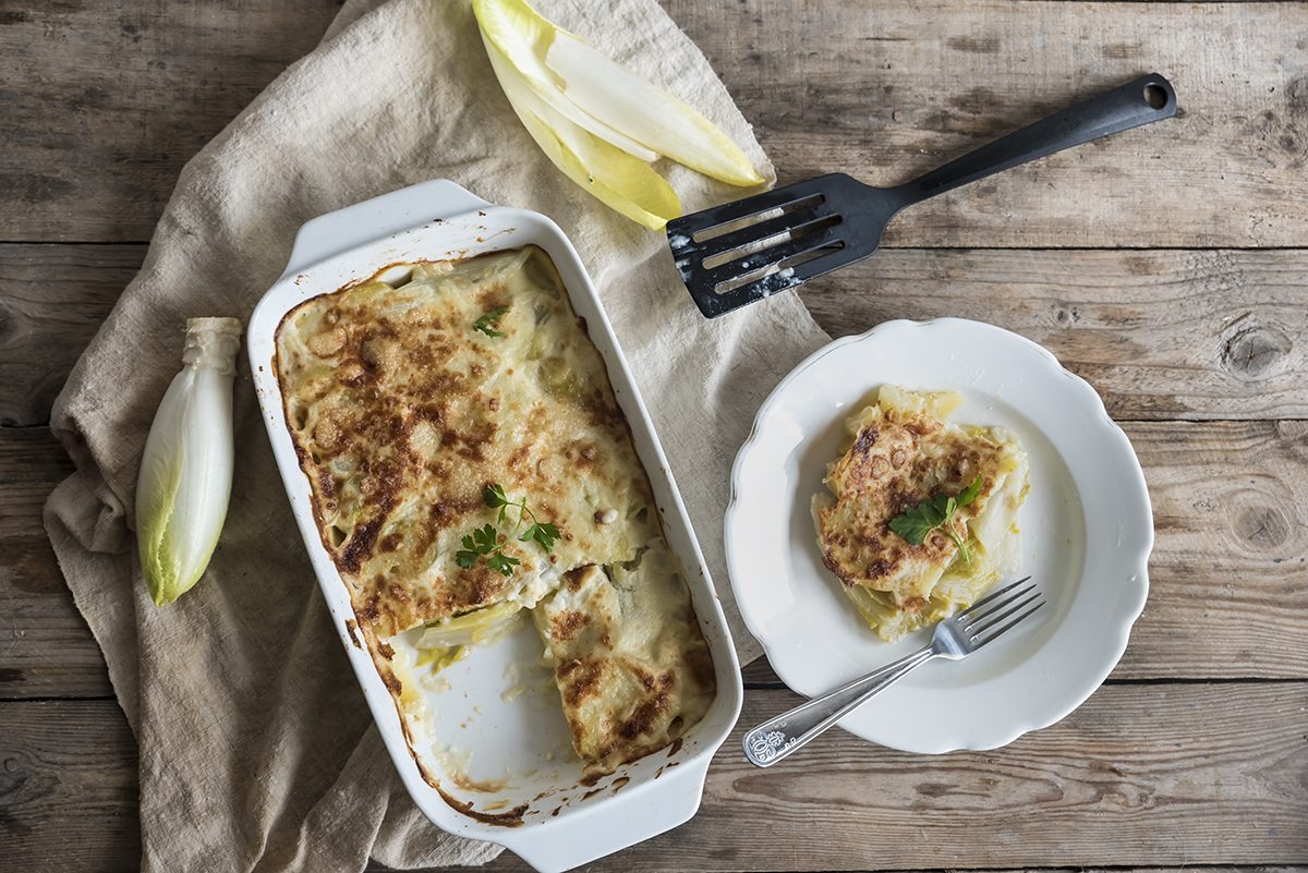 Indivia belga con patate al gratin e noce moscata 