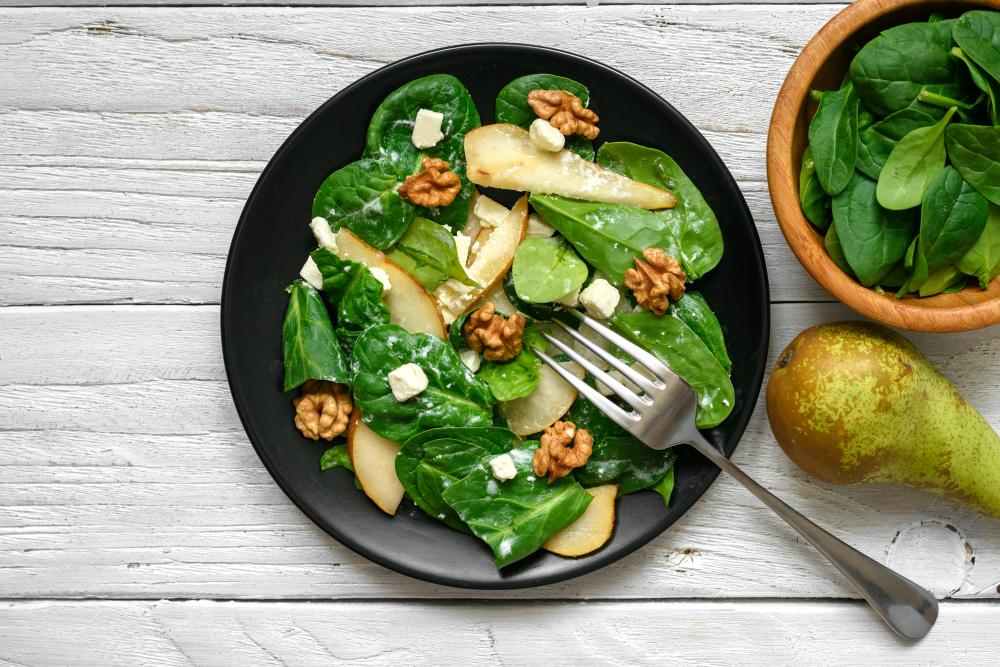insalata con per, noci e feta