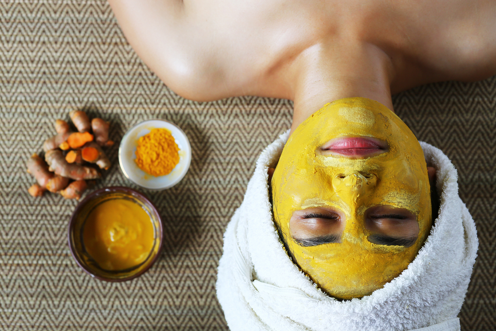 usi alternativi curcuma: maschere di bellezza