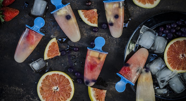 ghiaccioli al pompelmo e frutta