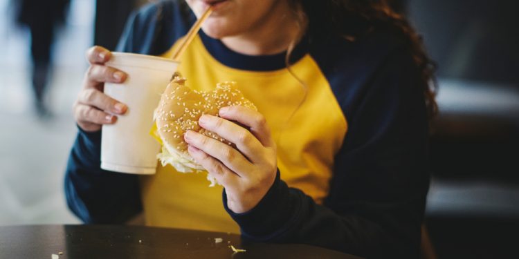 obesità e tumori, aumenta il rischio anche per i giovani