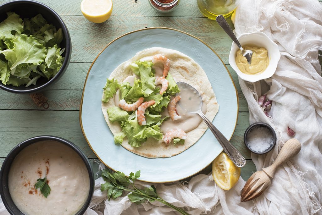 piadina light con hummus e fagioli cannellini