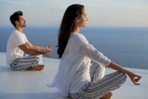 Yoga e sesso: le posizioni che migliorano la vita sessuale