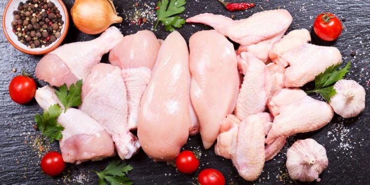 Alcune parti di carne bianca come ali di pollo, petti di tacchino, ecc.