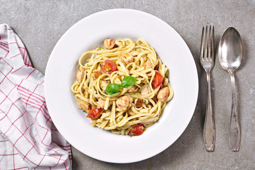 ricette con pomodoro, linguine con pomodorini e verdesca