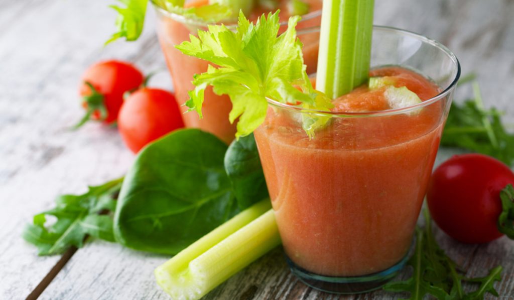 ricette con sedano, smoothie pomodoro, pompelmo e e sedano