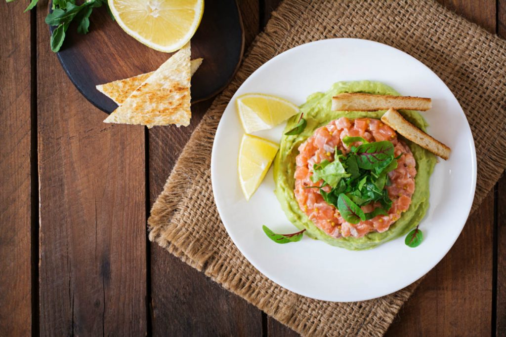 ricette con sedano, tartare di salmone e sedano