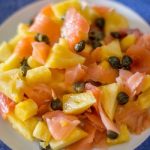 salmone ananas capperi