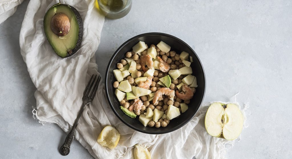 stanchezza primaverile, insalata avocado e ceci