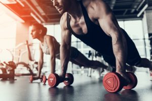 Workout a casa: schede e programmi di allenamento per uomini e donne