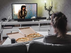 Perché mangiare davanti alla televisione è una cattiva abitudine? Risponde il nutrizionista