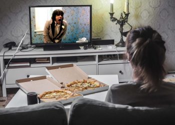 mangiare davanti alla televisione fa male