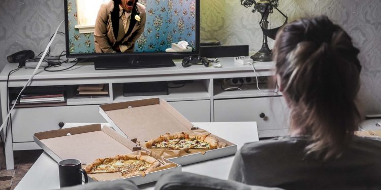 mangiare davanti alla televisione fa male