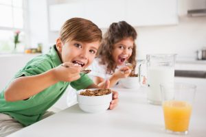 Obesità infantile: saltare la colazione aumenta il rischio di sviluppare la patologia