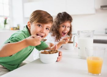 obesità infantile, saltare la colazione aumenta il rischio